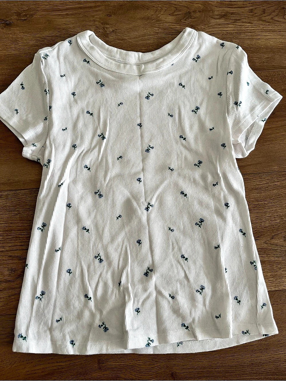 Old Navy Floral Short Sleeve Top in White Like New